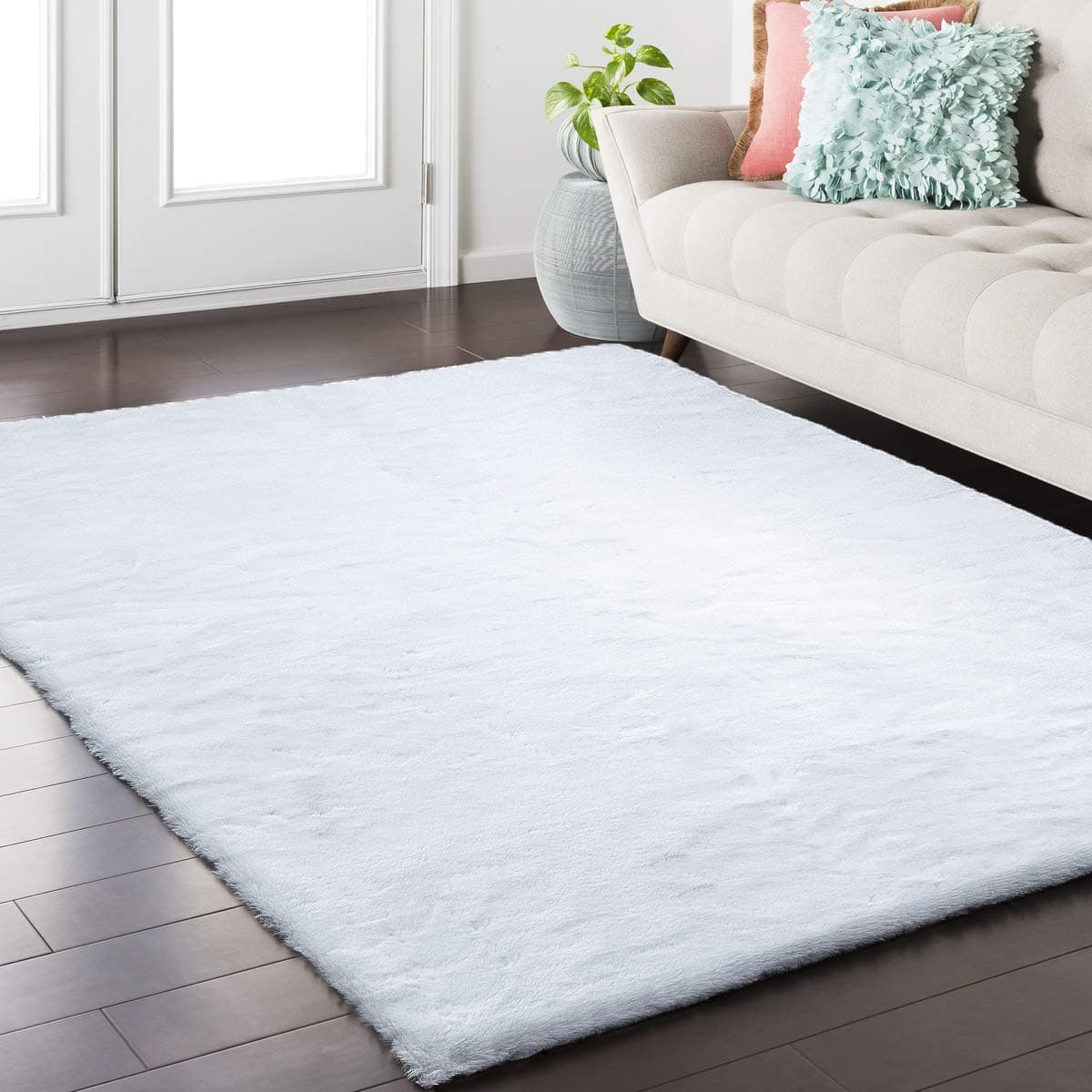 Softlife Fluffy Faux Fur Area Rug 4ft x 5.9ft Soft Bedroom Rugs for Girls Kids Room Living Room Home Decor Floor Carpets, White