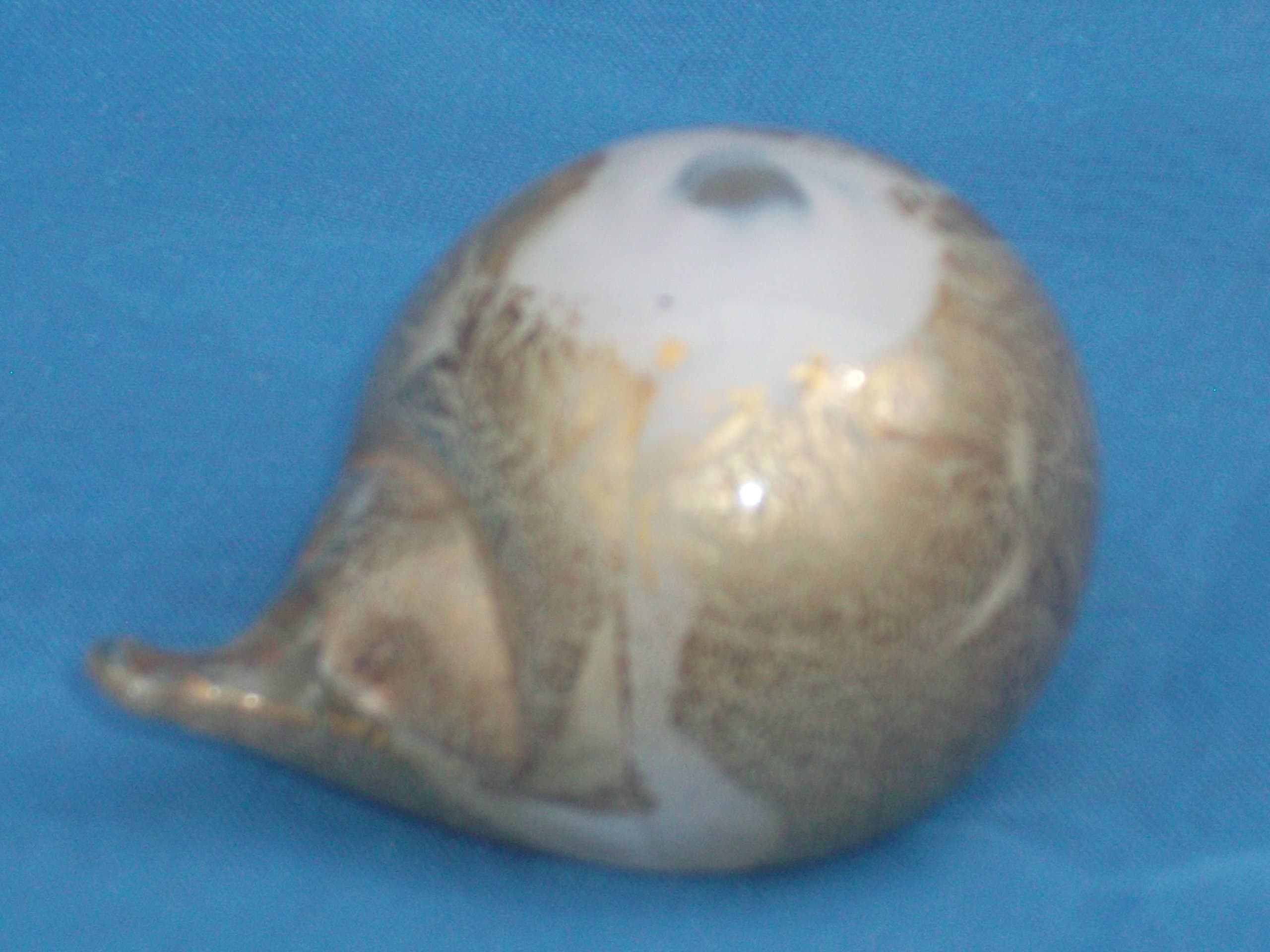 STUDIO GLASS PAPERWEIGHT HANDMADE HEDGEHOG IVORY MINIATURE GUILDED WITH GOLD LEAF