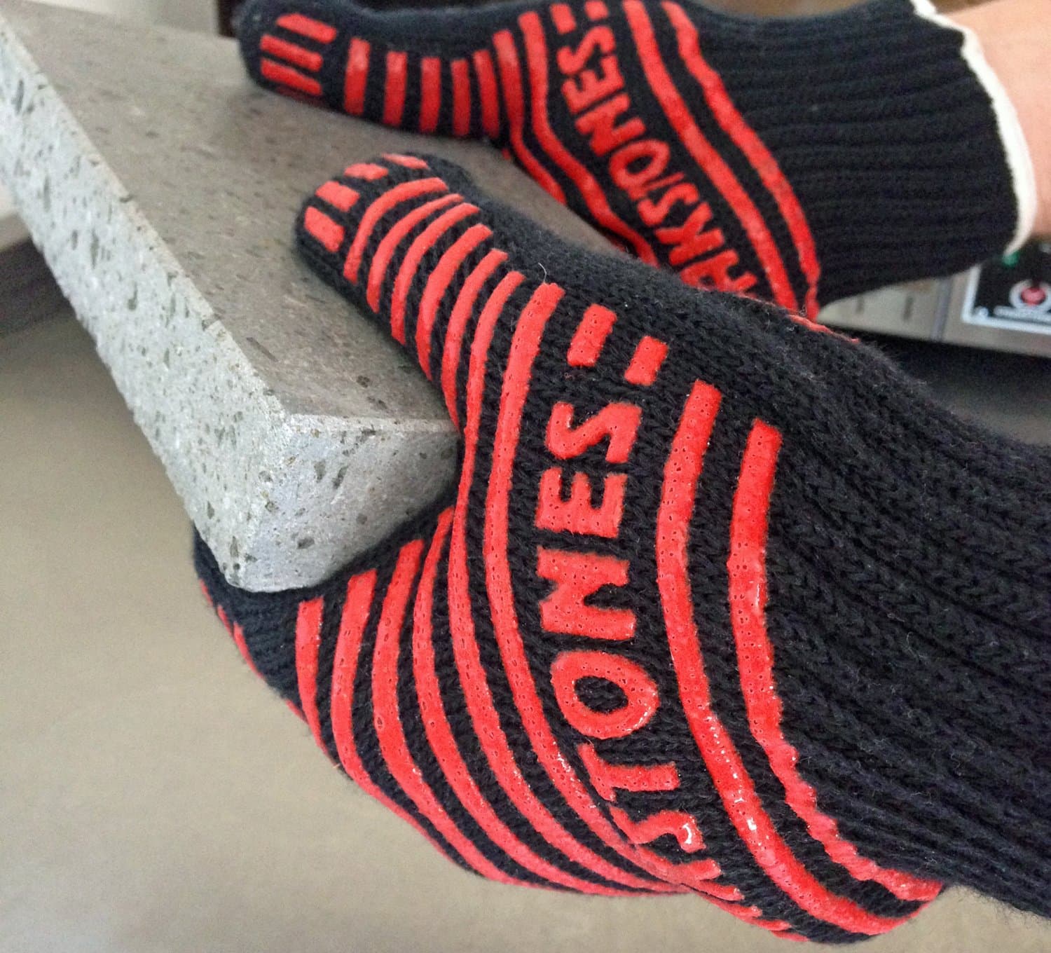 Official Product. SteakStones SafeHands Oven Gloves, Medium Size