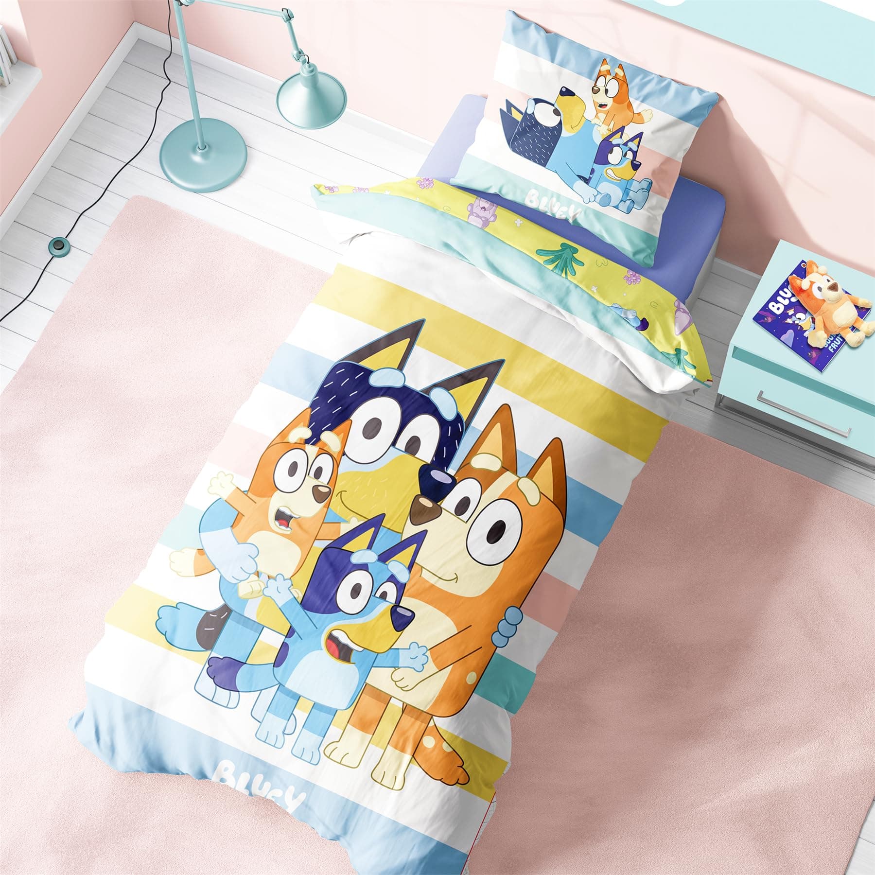 Halantex Bluey Single Duvet Set - 135 x 200 cm With Pillowcase 48 x 74 cm - Reversible Poly-Cotton Bedding Featuring Family - Great Gift for Kids, Easy Care and Durable