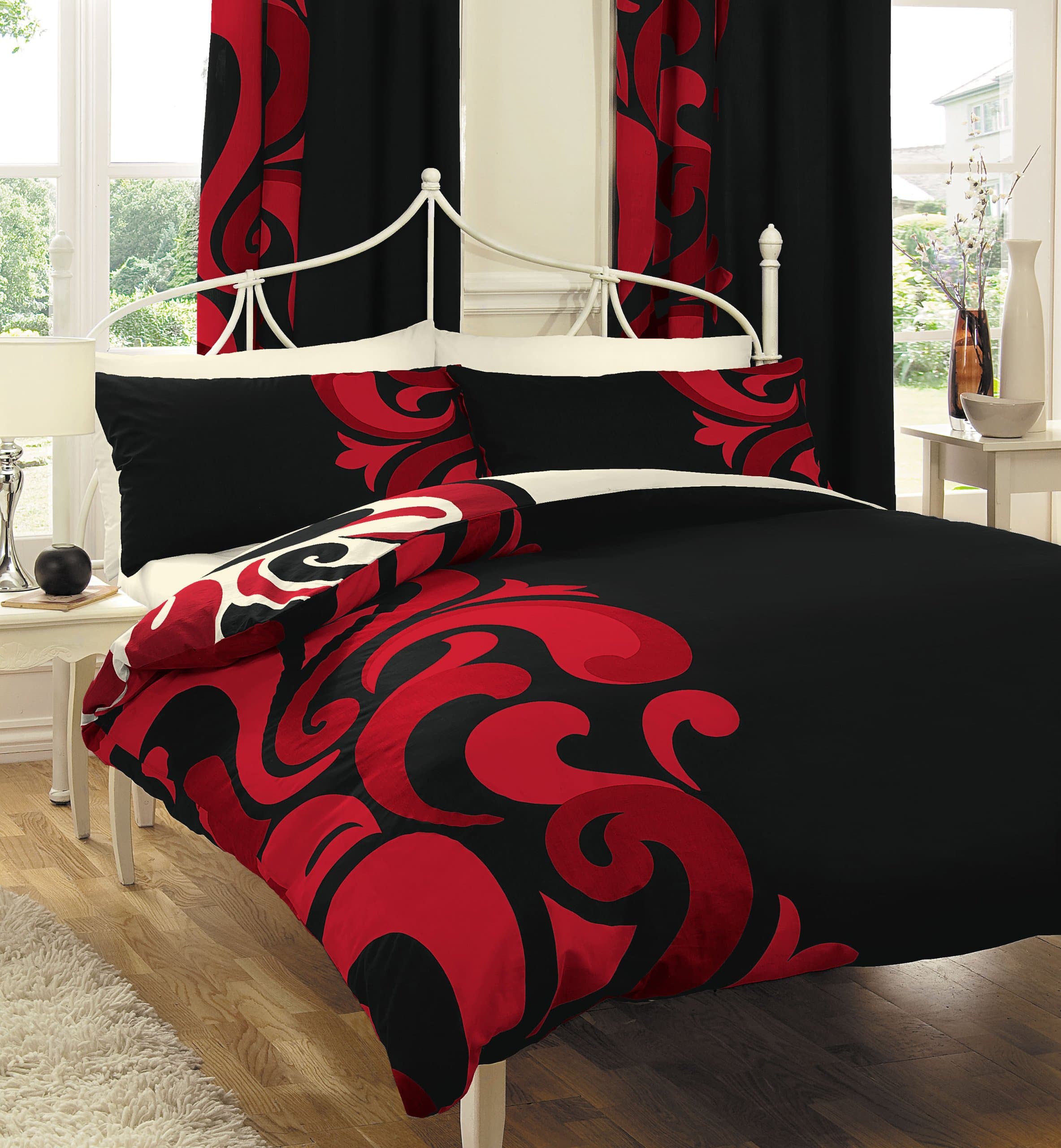 GRANDEUR BLACK & RED QUILT DUVET COVER SET WITH MATCHING CURTAINS & FITTED SHEET - DOUBLE