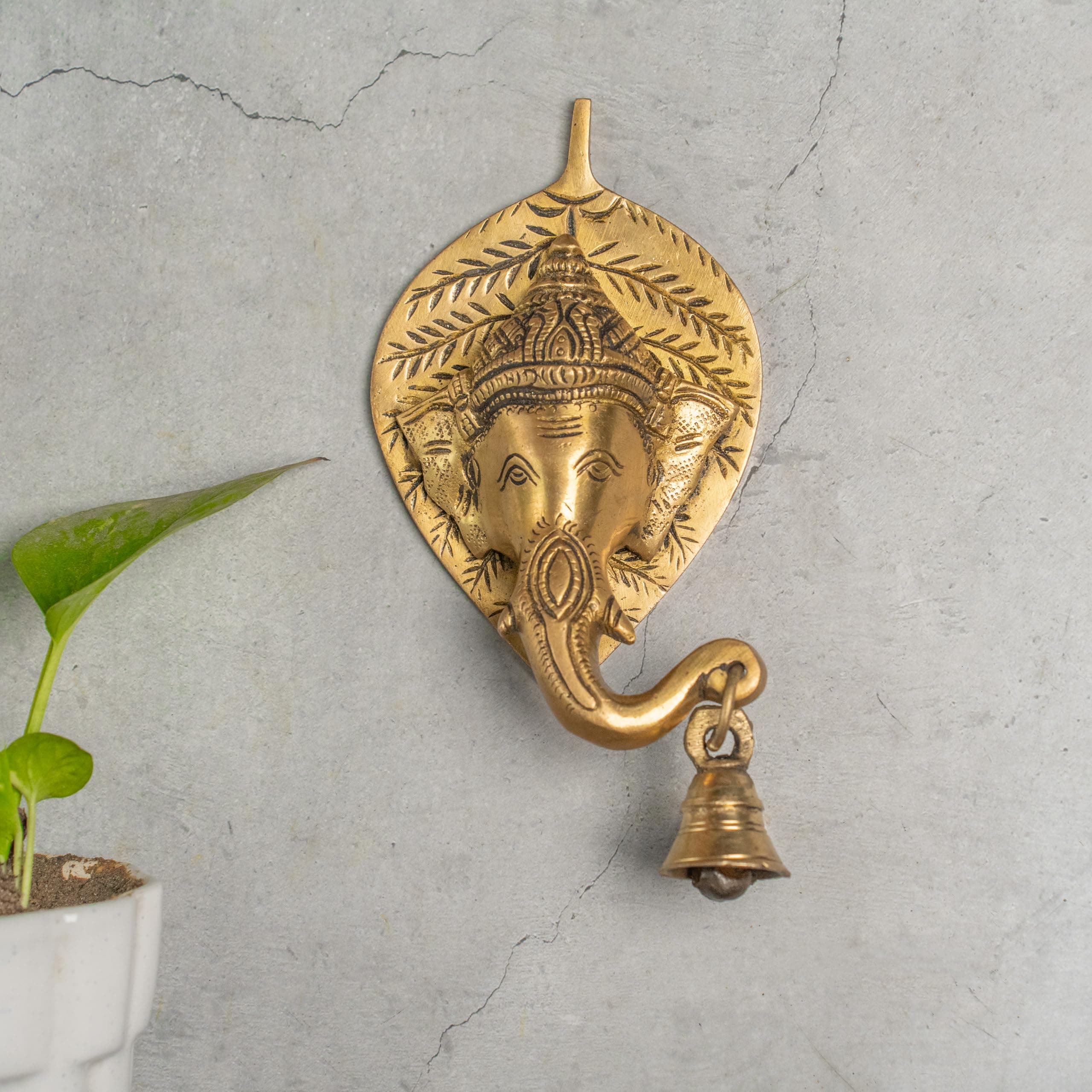 The Advitya Brass Elephant On Leaf Door Hanging Bell Wall Decor Antique Finish Mandir Ghanti Ganpati/Ganesha Face Temple Bell Wall Decoration Decorative Gate Ganesh Bell/Knocker 5 Inch Standard Gold