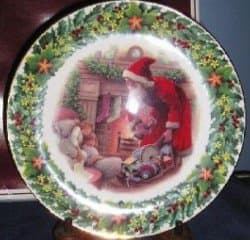 ROYAL ALBERT christmas plate 2002 - THE STOCKING FILLER -BNIB -UK MADE - RETIRED