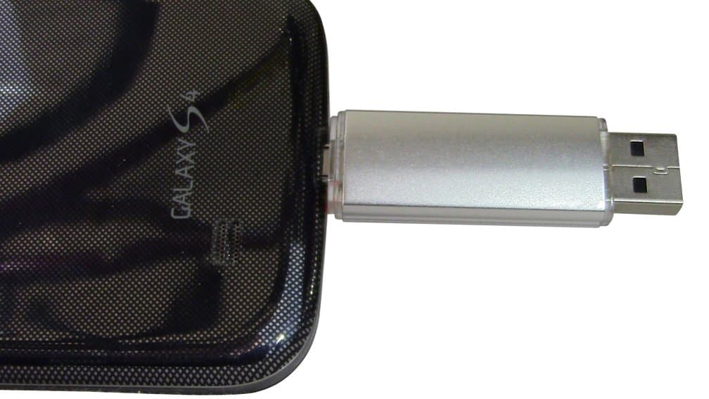 EasyDailyLiving Smart Phone USB Flash Drive. Compact 8G Silver Jump Drive For File Transfers Between Computers And Android Devices Plus Storage. Use With Smart Phones, Tablets And Other Devices With Micro USB Input Like Samsung Galaxy & Google Nexus.