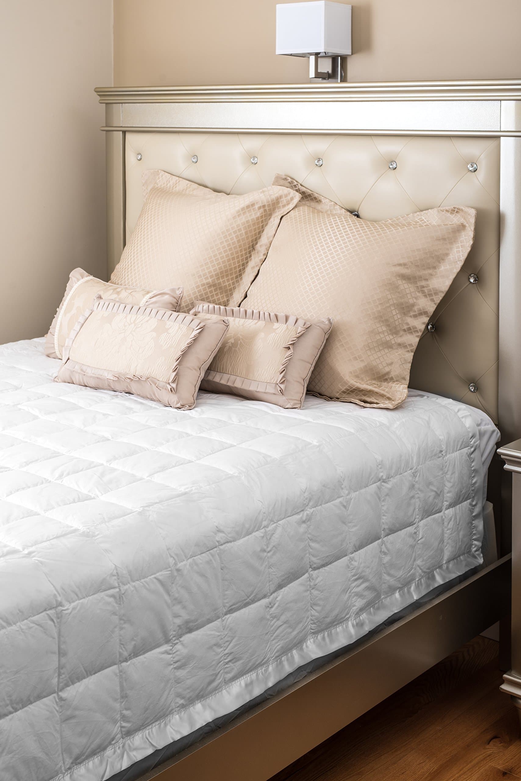 Downtown Feather Classic White Down Blanket (King 107" x 96", White)